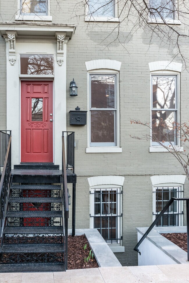 Photo - 609 10th St NE