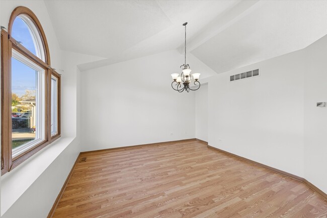 Photo - 1424 Phoenix Ln