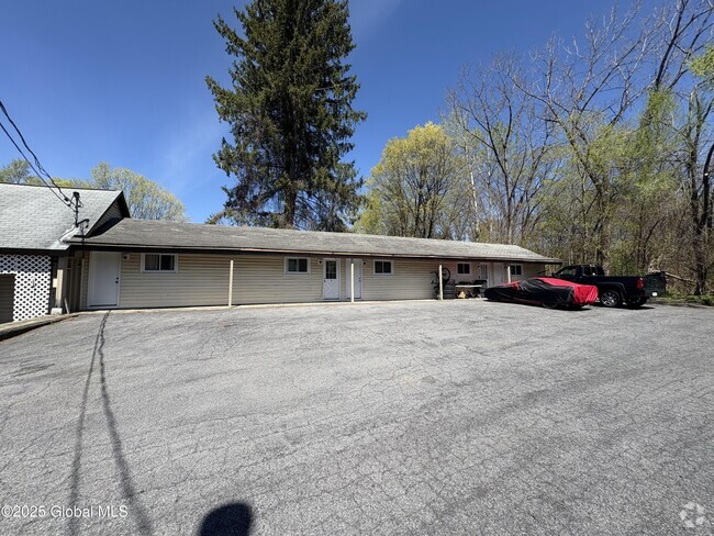 Building Photo - 524 Maple Ave Rental