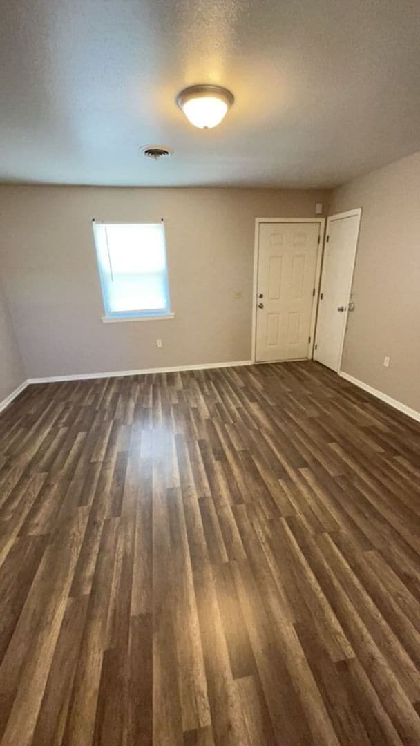 Building Photo - 5th Legion Properties, LLC Unit B