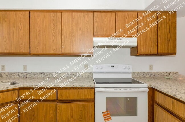 Building Photo - 1366 N Riverview Blvd
