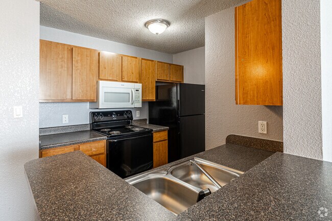 1BR, 1BA - 741SF - Kitchen