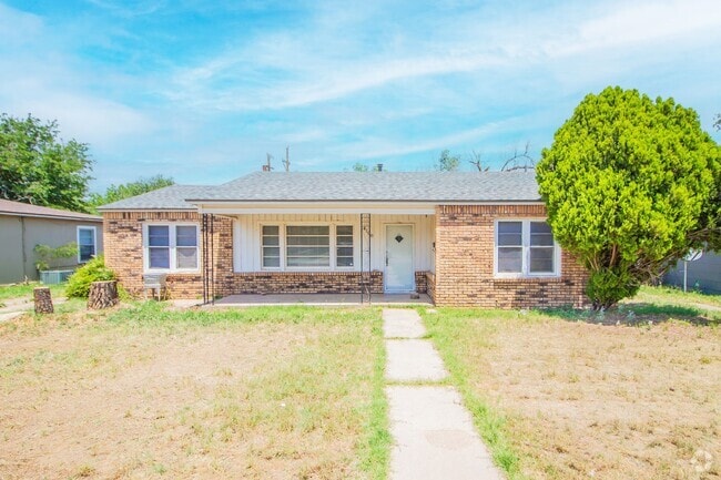 Building Photo - 3 bedroom 2 bathroom updated home for rent.