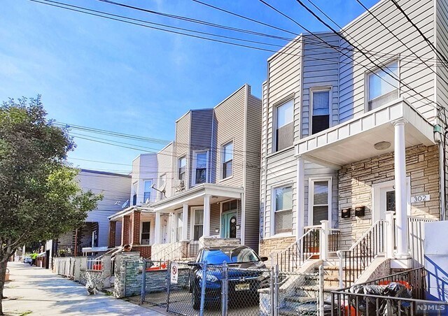 Photo - 302 47th St Townhome