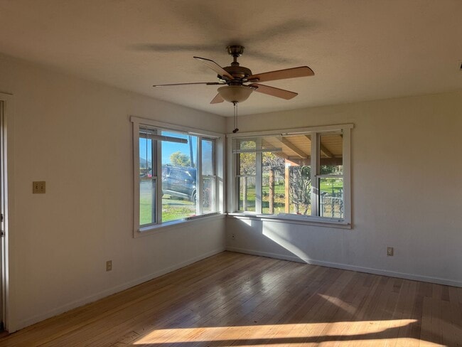 Photo - 3/2 Huge Yard and Garage