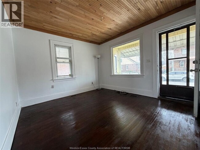 Photo - 1757 Rooney St