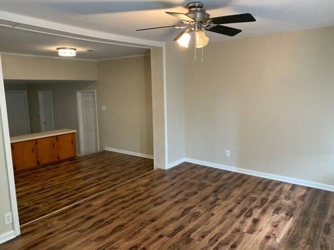 Photo - 206 Henry St