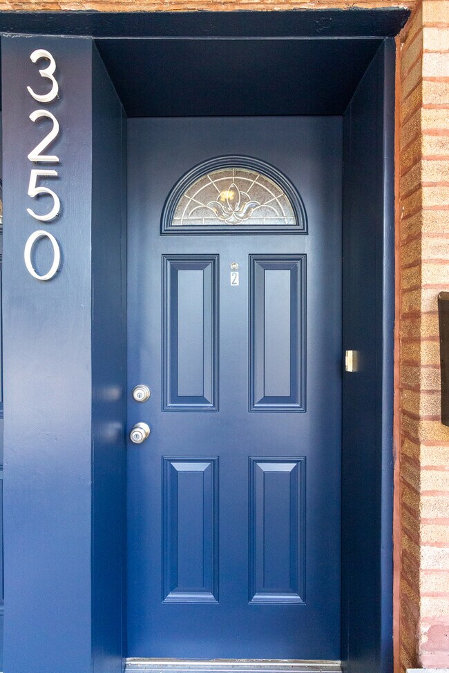 Photo - 3250 N Leavitt St Unidad 2