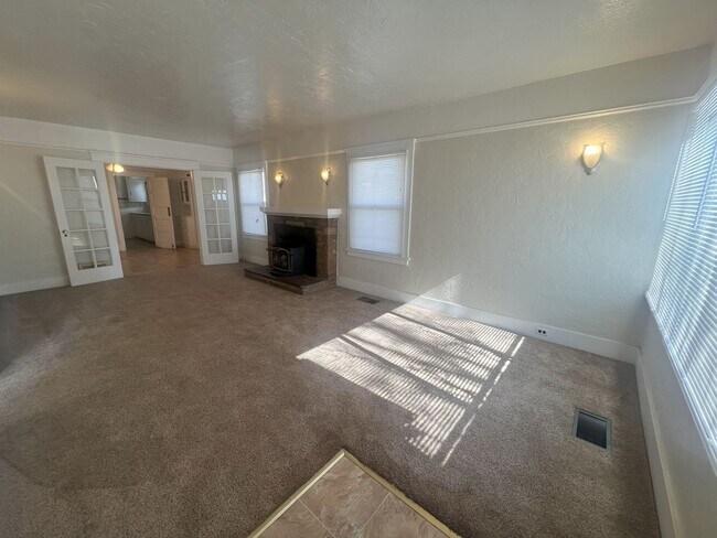 Photo - 3 Bed, 1 Bath Home Unit 432