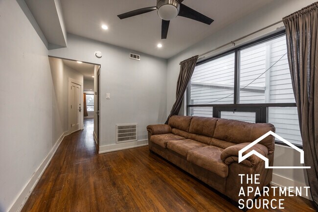 Photo - 3716 W Belmont Ave Unit 2