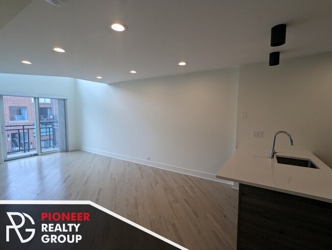 Photo - 844 W Grace St Unit 2