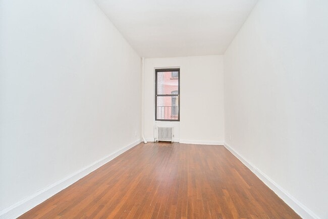 Large studio Elevator Building in the heart of Hell's Kitchen