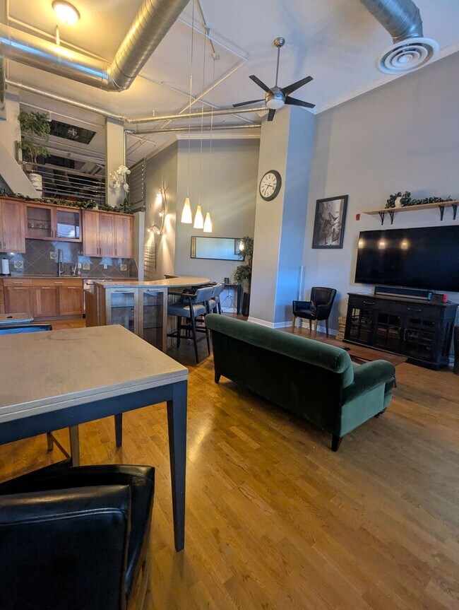 Photo - FANTASTIC LUXURY CONDO IN BALLPARK NEXT TO COORS FIELD! FULLY-FURNISHED!