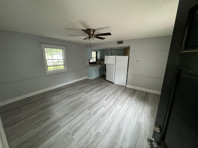 Photo - 2503 E 4th St