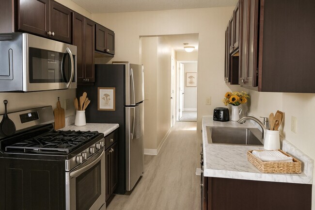 Photo - Twin Lakes Apartments