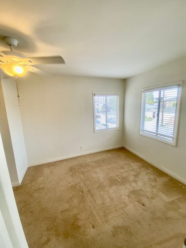 Photo - 4671 Westlawn Ave Unidad 4675