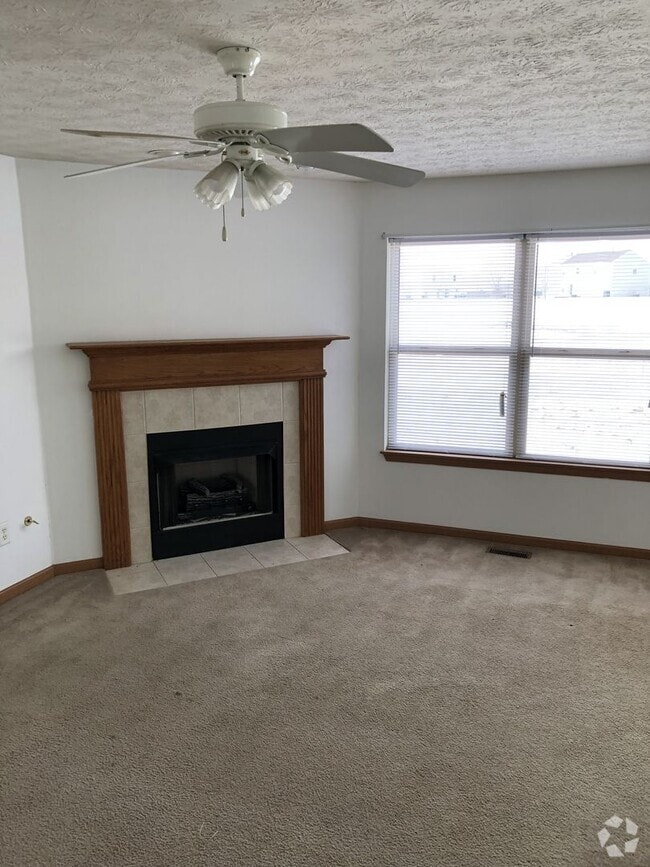 Building Photo - 2400 Hopkins Dr Unit 2402 Hopkins Dr. Rental