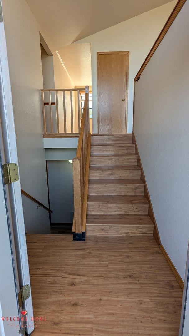 Photo - HUGE 5-BEDROOM home with separate BONUS ROOM, large fenced yard, no carpet!!!