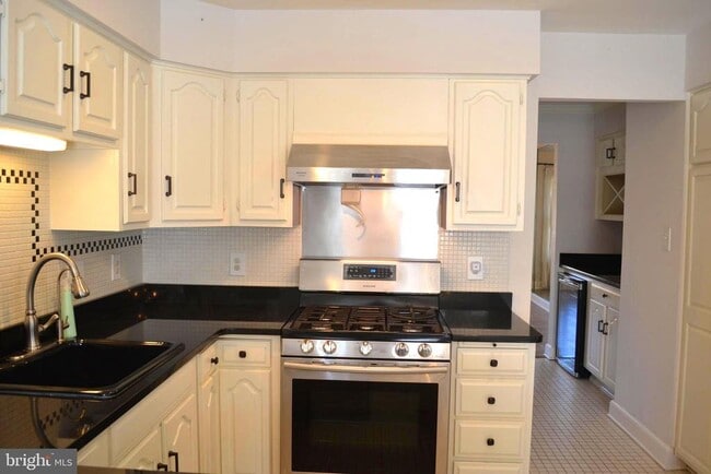 Photo - 7407 Crestberry Ln