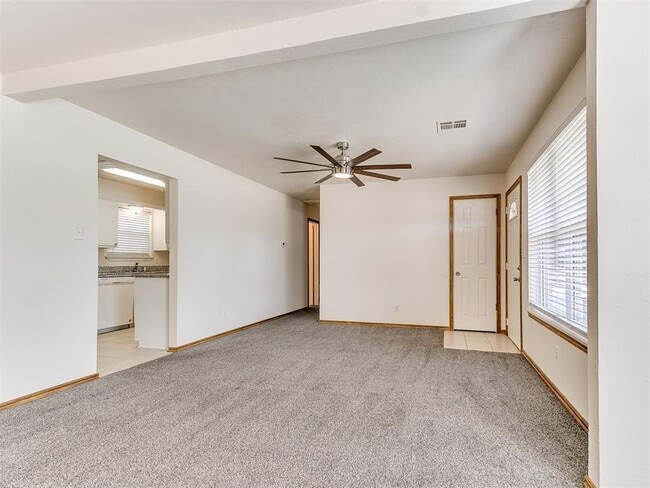 Photo - 325 E Cedar Ln