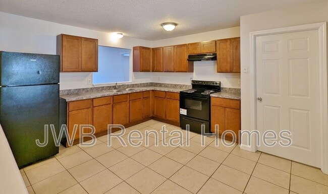 Photo - 1674 Rowe Ave