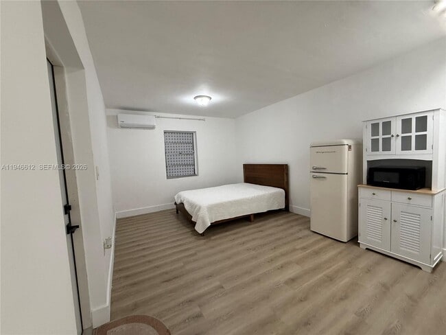 Photo - 481 E 31st St Unit E