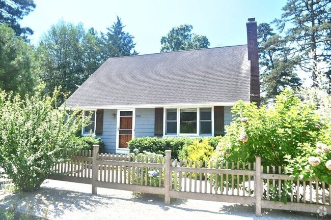 Building Photo - 303 Deerfoot Ln Rental