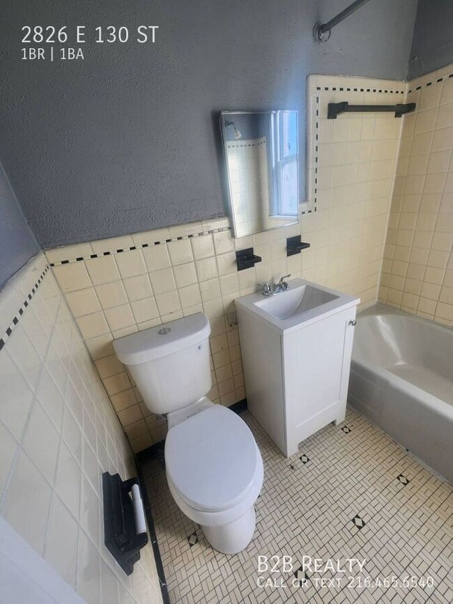 Photo - 2826 E 130th St Apartamento