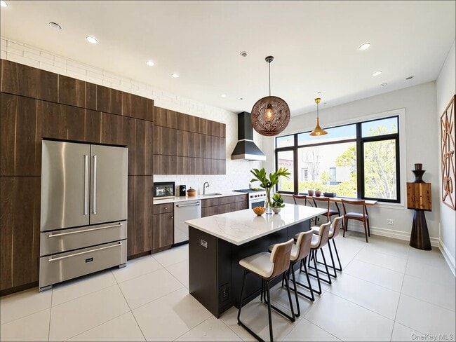 Building Photo - 333 Tompkins Ave Unit #2 Rental