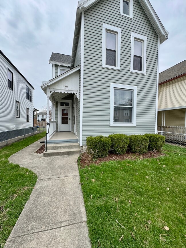 Building Photo - 121 Chicago Ave