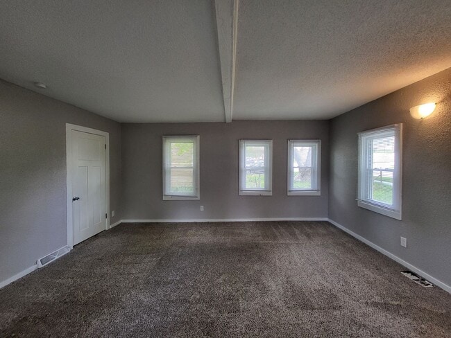 1 Bedroom home with garage! - 1 Bedroom home with garage!