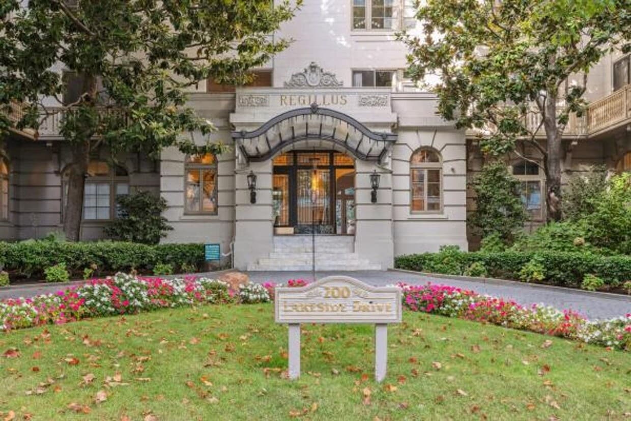 ELEGANT 2BR WITH LAKE VIEWS, FIREPLACE & D... - ELEGANT 2BR WITH LAKE VIEWS, FIREPLACE & D...