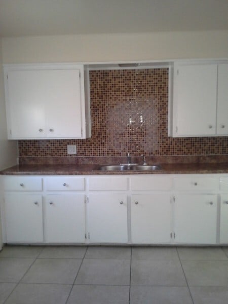 Building Photo - Newly Remodeled Triplex with Garage Parking! Unit C