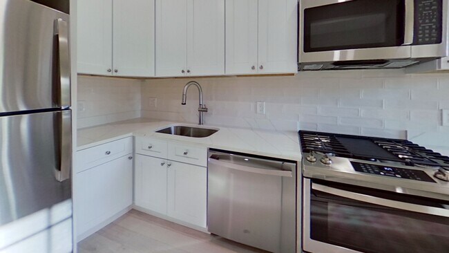 Building Photo - 37 Calumet St Unit 2