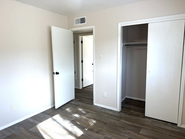 Photo - 940 Chelwood Park Blvd NE Unit 1