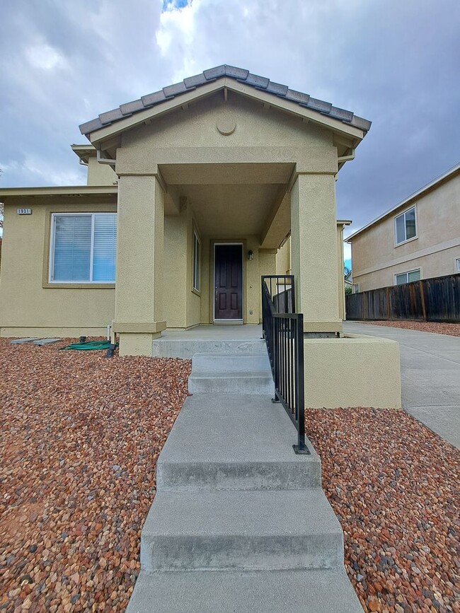 Photo - Expansive 3 bedroom/2.5 Bath Home in Corde...
