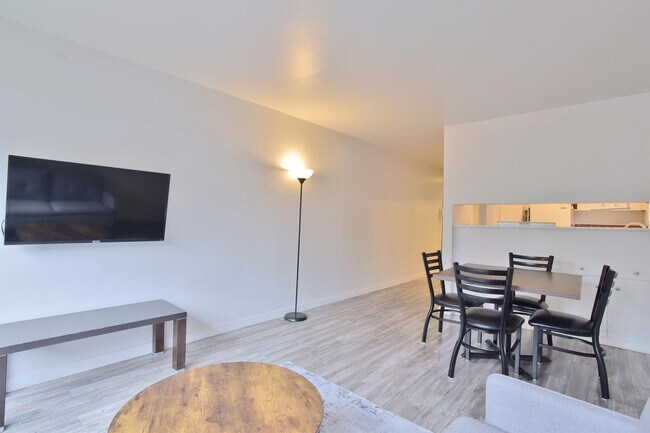 Building Photo - 1540 Haro St Unit 111