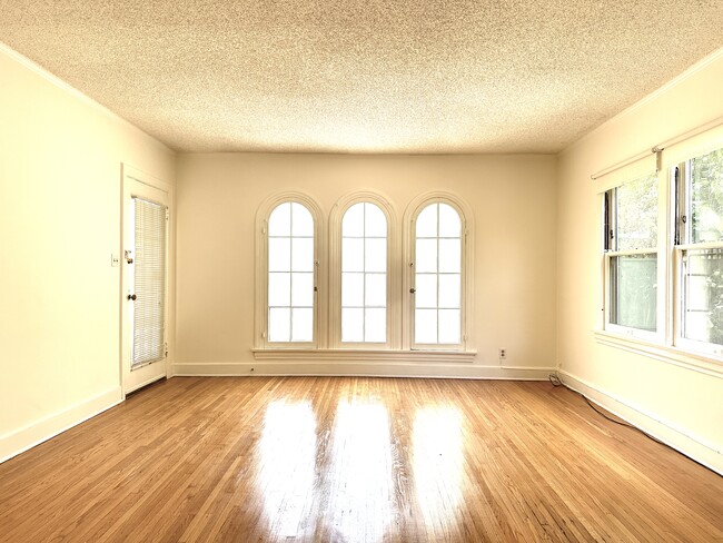 Building Photo - 1138 N Gardner St Unit 1138 Rental
