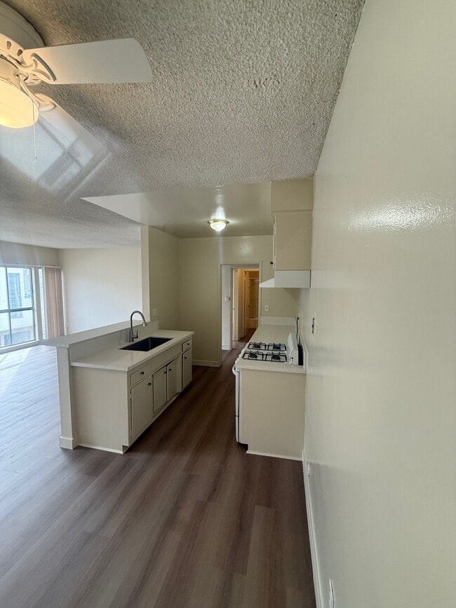 1661 W 219th St Unit 15