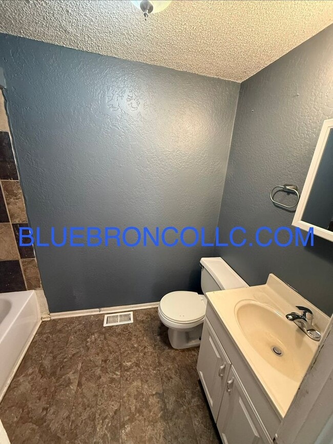 Photo - Cozy 1 bedroom house with a lot to offer