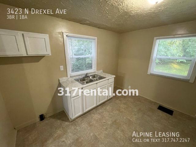 Photo - 3/1 with garage/workshop combo (has workin...