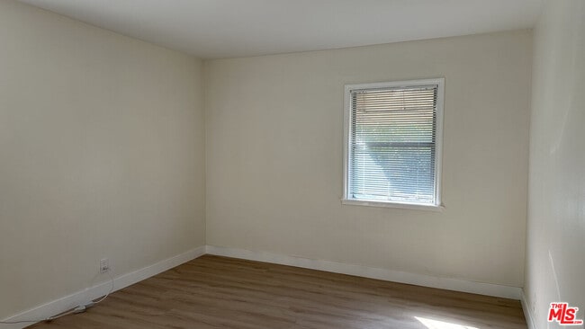 Photo - 11225 Emelita St Unidad 11225