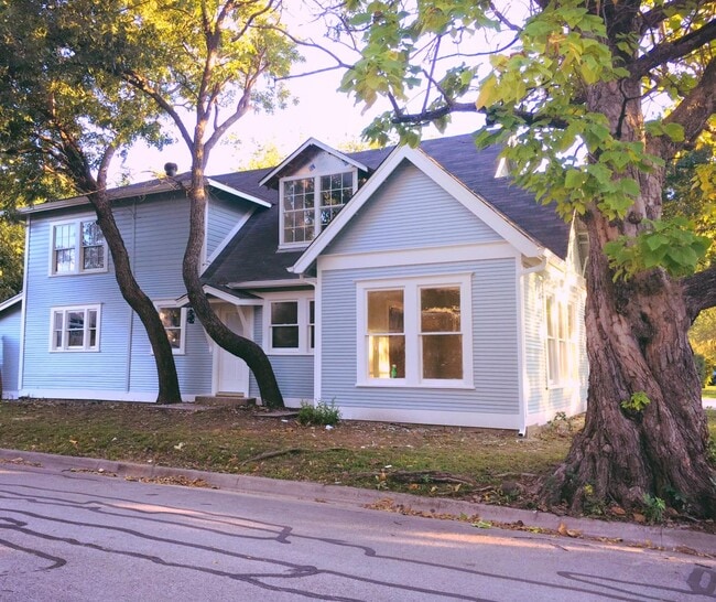 Photo - 920 Bolivar St