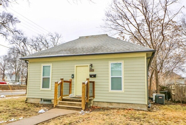 Building Photo - 830 Osage St Unit A