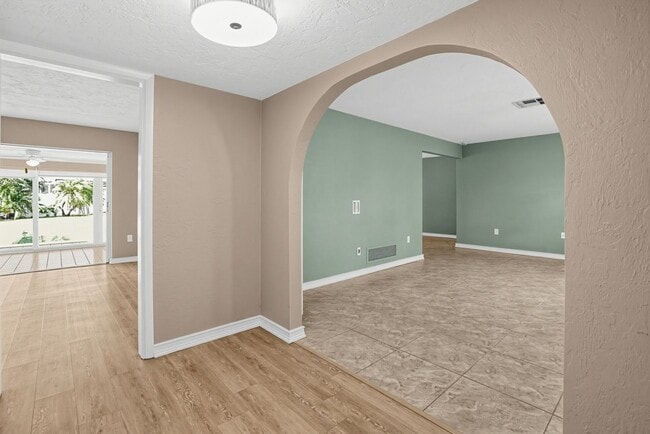 2876 Captiva Dr