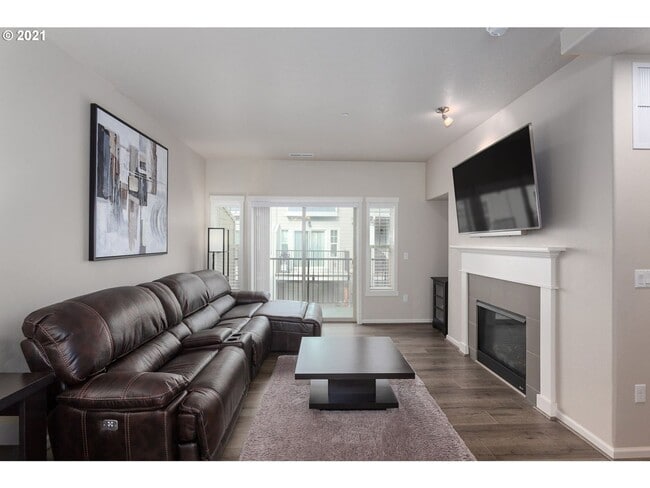Photo - Spectacular 2 Bed | 2.5 Bath + Office/Den Townhome | Prime Hillsboro Location | Modern Living | C...