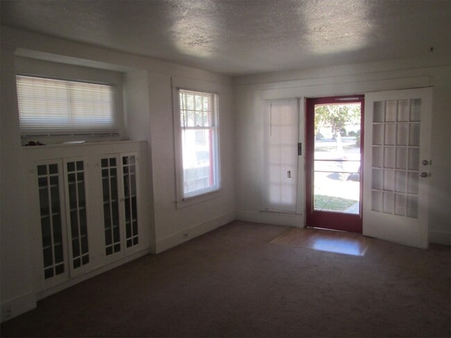 782 4th Ave
