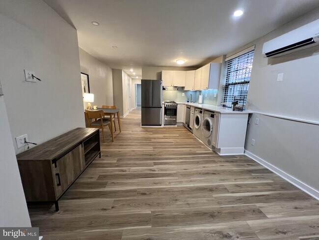 Photo - 1121 Walnut St Unit 2R