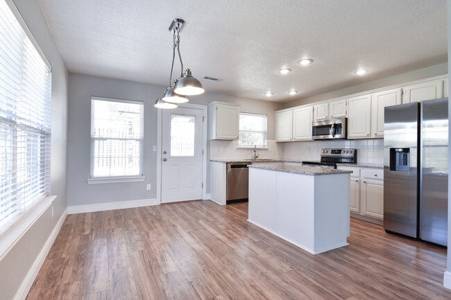 Photo - 701 Earls Ct