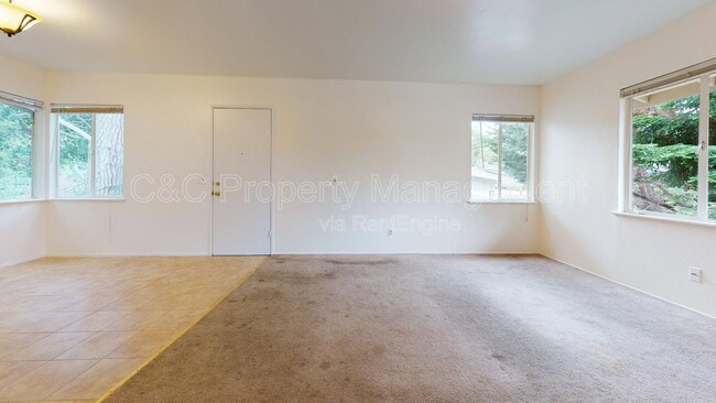 Photo - 857 Pacific St